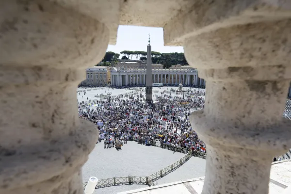 The faithful gather in St. Peter's Square to pray the Angelus on Sunday, July 28, 2024. Credit: Vatican Media