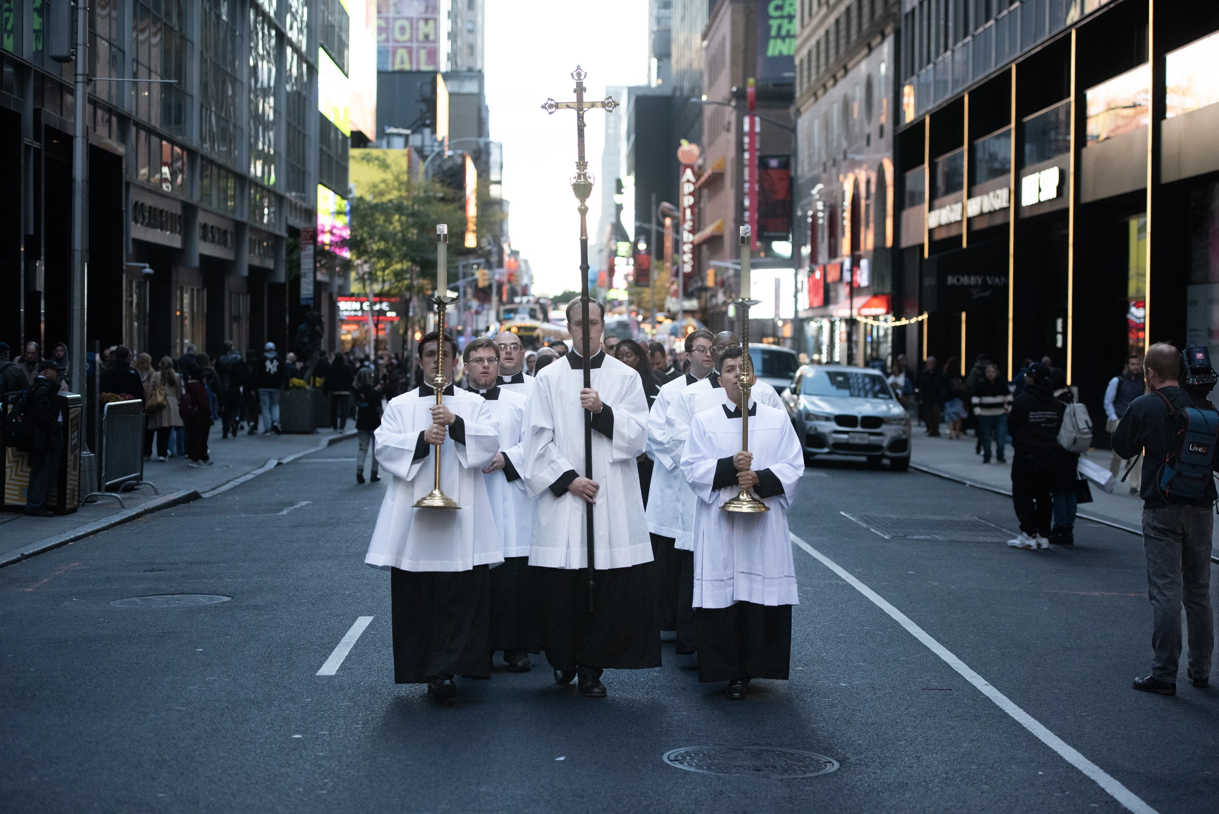 A Eucharisitic procession sponsored by the Napa Institute heads through the streets of New York City on Oct. 15, 2024.?w=200&h=150