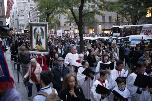 Tisuće sudjeluju u euharistijskoj procesiji ulicama Manhattana u New Yorku 15. listopada 2024. Autor: Jeffrey Bruno