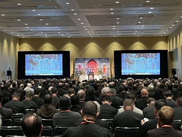 Amid the busy schedule and large crowds in Indianapolis for the National Eucharistic Congress, priests had the opportunity to escape the chaos and come together for a dedicated time of ongoing formation, renewal and personal prayer during the daily “Abide” impact sessions. Credit: Courtney Mares/CNA