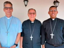 The bishop of Santa Clara, Arturo González Amador (center) was elected as the new president of the Conference of Catholic Bishops of Cuba. He is accompanied in the photo by the conference's vice president, Matanzas Bishop Juan Gabriel Díaz Ruiz (left) and the conference's new secretary general, Auxiliary Bishop of Havana Eloy Ricardo Domínguez Martínez (right).