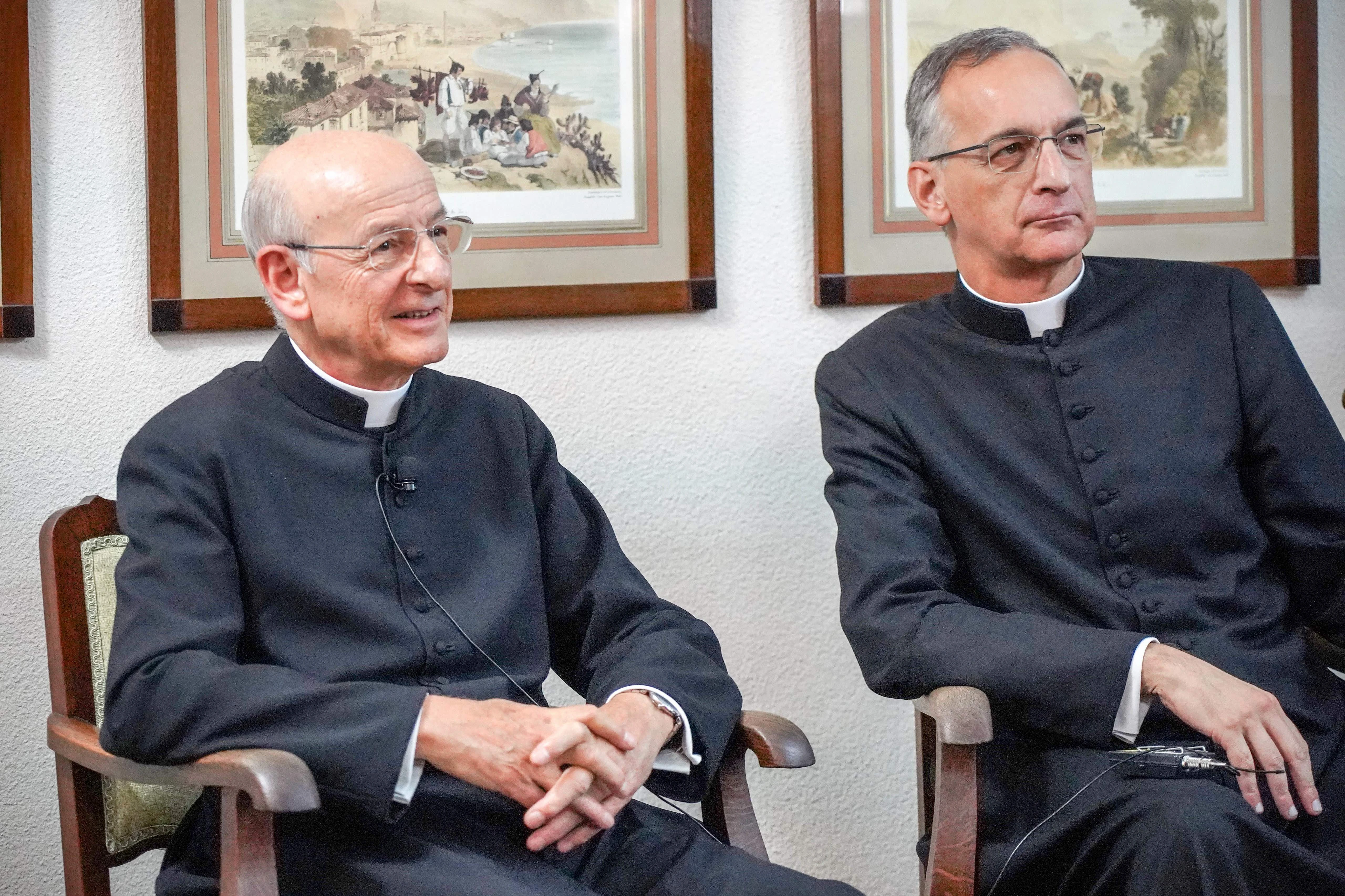 Monsignor Fernando Ocáriz (left) during a meeting in Portugal on Oct. 9, 2023.?w=200&h=150