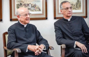 Monsignor Fernando Ocáriz (left) during a meeting in Portugal on Oct. 9, 2023. Credit: Opus Dei/Flickr