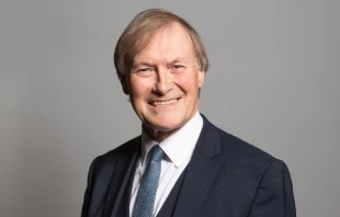 Official portrait of Sir David Amess. Richard Townshend via Wikimedia (CC BY 3.0).