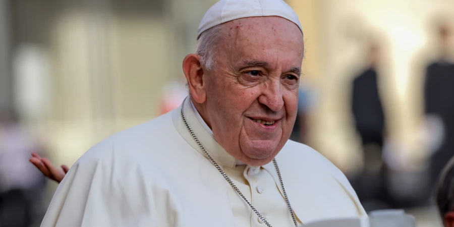 Let your beauty shine, Pope Francis tells young people | Catholic News ...