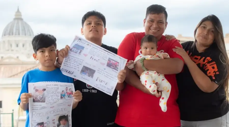 The family of Miguel Ángel, the child baptized by Pope Francis at Gemelli Hospital in Rome on March 31, 2023.?w=200&h=150