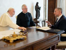 Pope Francis listens as Supreme Knight Patrick Kelly describes Knights of Columbus efforts to assist Ukrainians, April 11, 2022.