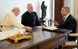 Pope Francis listens as Supreme Knight Patrick Kelly describes Knights of Columbus efforts to assist Ukrainians, April 11, 2022. Credit: Vatican Media