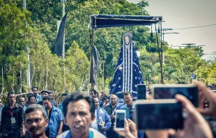 The Tuan Ma statue is paraded around Larantuka City during the Semana Santa Holy Week celebrations on Indonesia’s Flores island. Credit: Alfonso Giostanov/Creative Commons/Wikimedia