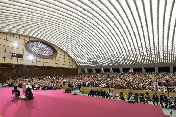 Papa Franjo obraća se sudionicima 4. međunarodnog susreta zborova tijekom susreta u vatikanskoj dvorani Pavla VI. 8. lipnja 2024. Autor: Vatican Media