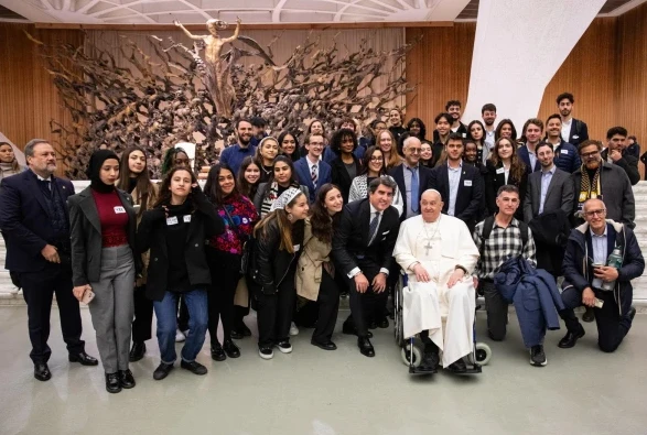 Papa Franjo s grupom nakon opće publike. Kredit: Scholas ocurrentes