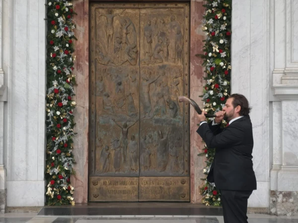 The opening of the Holy Door began with the ancient sound of a shofar, a ram’s horn historically used by the ancient Israelites to announce jubilee years, as recorded in the Bible. Credit: AIGAV pool