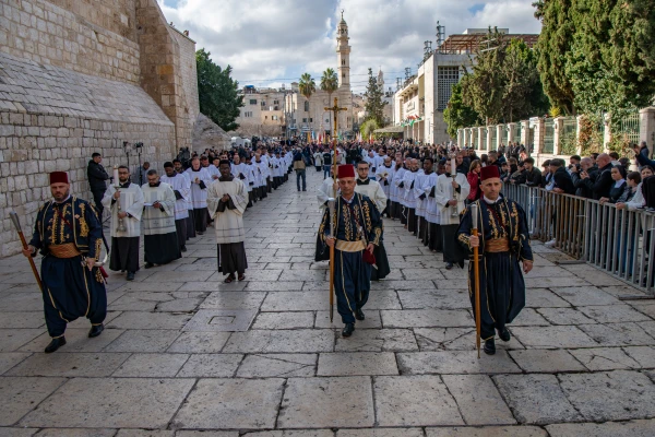 The procession to Bethlehem of Cardinal Pierbattista Pizzaballa, the Latin Patriarch of Jerusalem, for the Christmas celebration in the basilica, arrives in Manger Square on December 24, 2024 and is led by the kawas and Franciscans of the Custodian of the Holy Land. Credit: Marinella Bandini