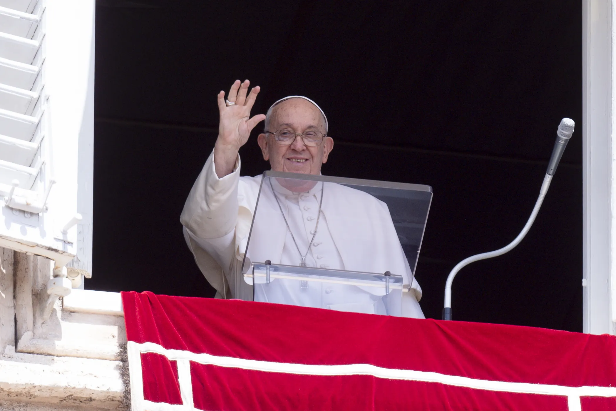 Pope Francis waves to pilgrims at the Vatican during his Sunday Angelus on Aug.18, 2024.?w=200&h=150