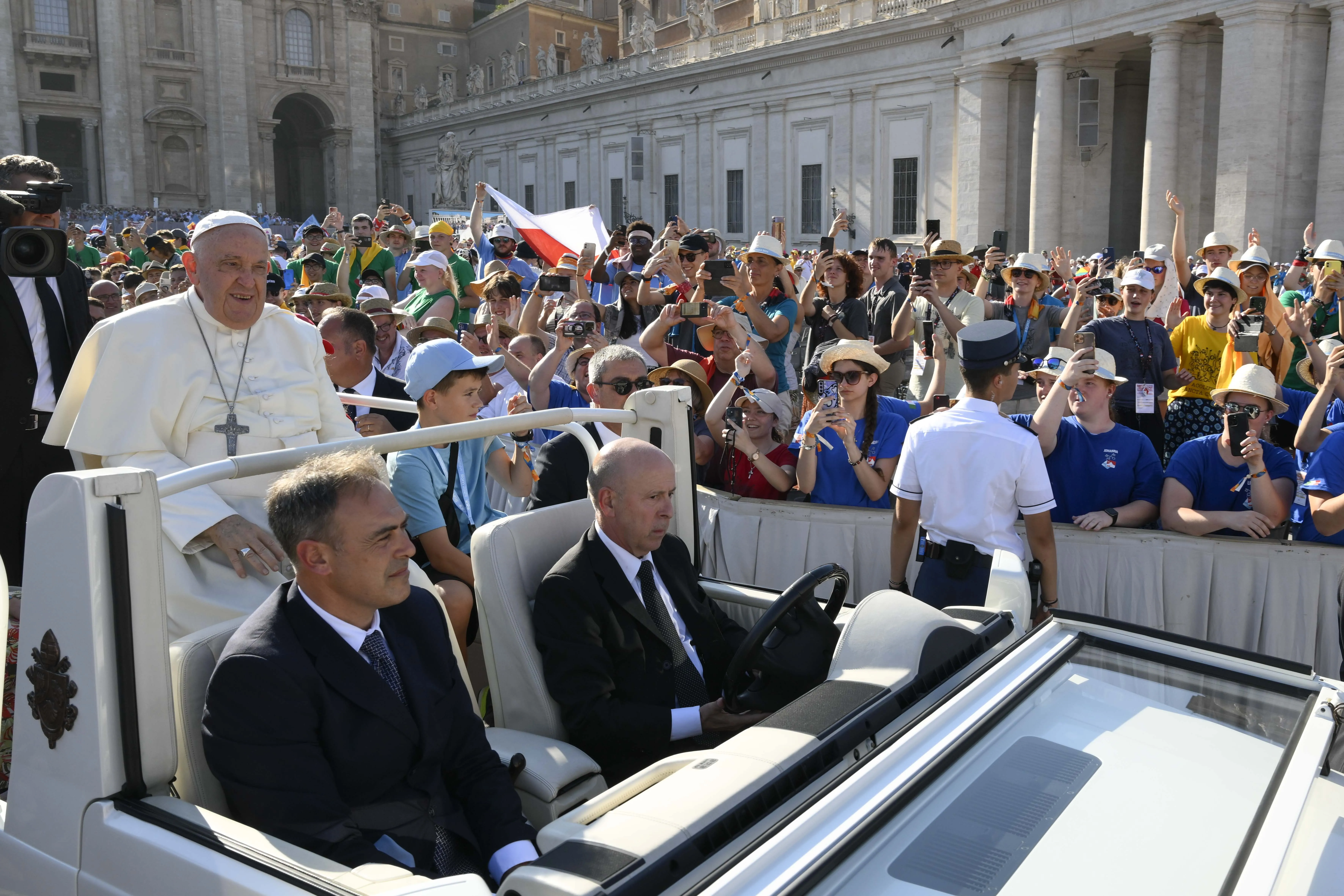 Pope Francis greets tens of thousands of altar servers packed in St. Peter’s Square for a special audience on July 30, 2024.?w=200&h=150