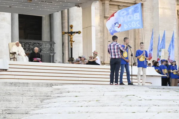 Papa Franjo slavi liturgiju s desecima tisuća oltarskih poslužitelja prepunih na Trgu svetog Petra za posebnu audijenciju 30. srpnja 2024. Zasluge: Vatikanski mediji