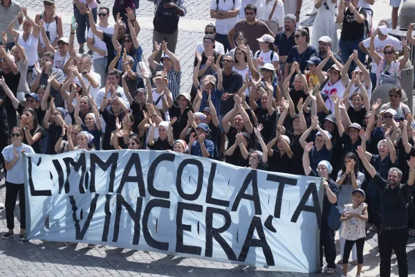 Pilgrims gather in St. Peter’s Square at the Vatican for Pope Francis’ Angelus address on the solemnity of the Assumption, Aug. 15, 2024. Credit: Vatican Media