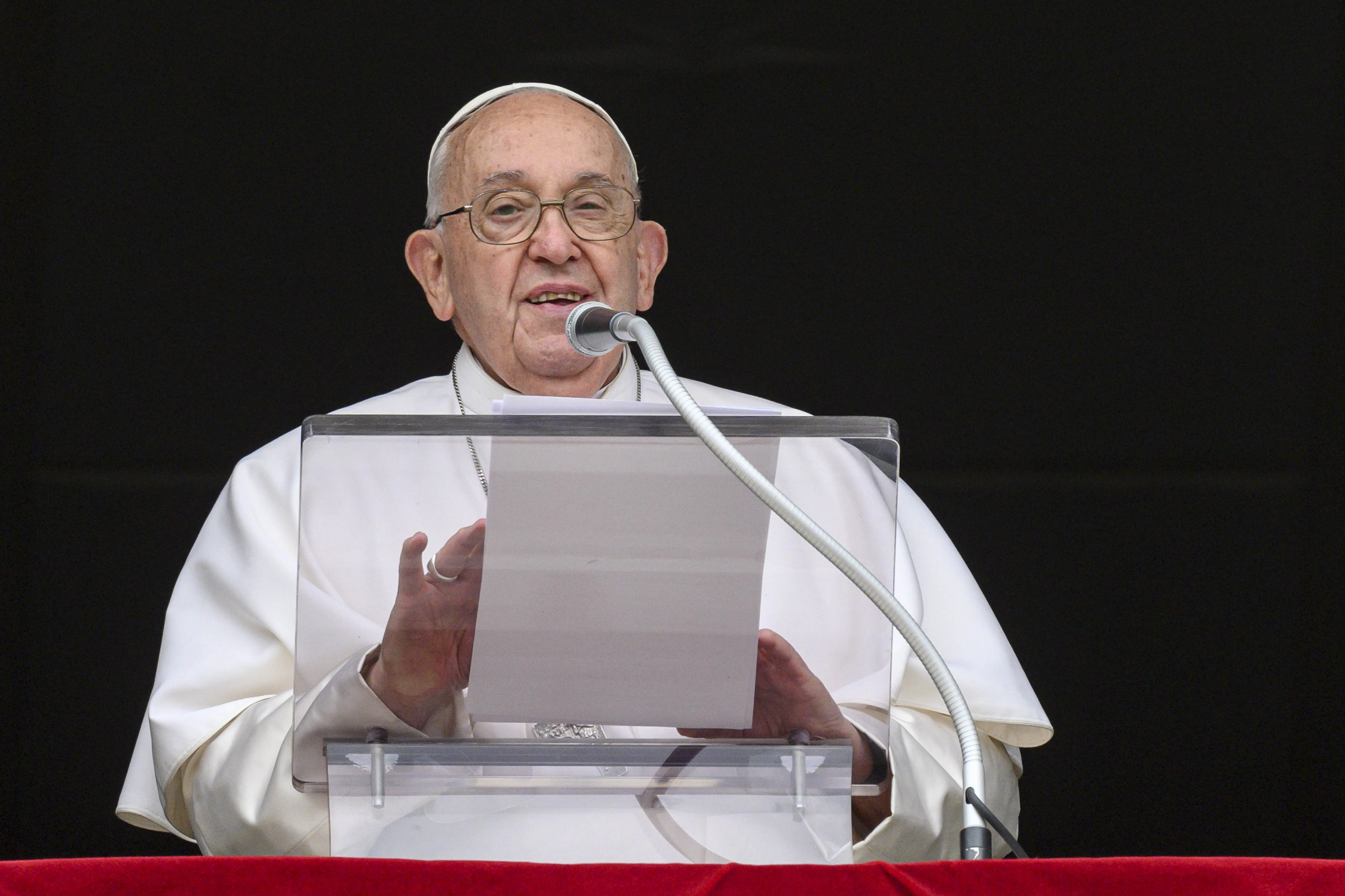 Pope Francis: Jesus in the Eucharist strengthens us in times of trial