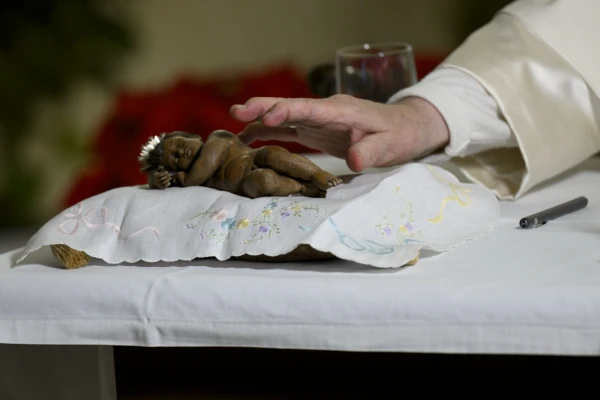 Continuing St. John Paul II’s Advent tradition of blessing statues of the child Jesus to be placed in Nativity scenes on Christmas Day, Pope Francis blesses his and pilgrims’ statues on Sunday, Dec. 22, 2024. Credit: Vatican Media