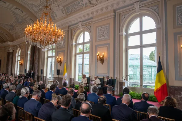 Pope Francis addresses 300 dignitaries and political authorities, including Belgian Prime Minister Alexander De Croo, in Laeken Castle’s Grand Gallery on Sept. 27, 2024. Credit: Daniel Ibañez/CNA