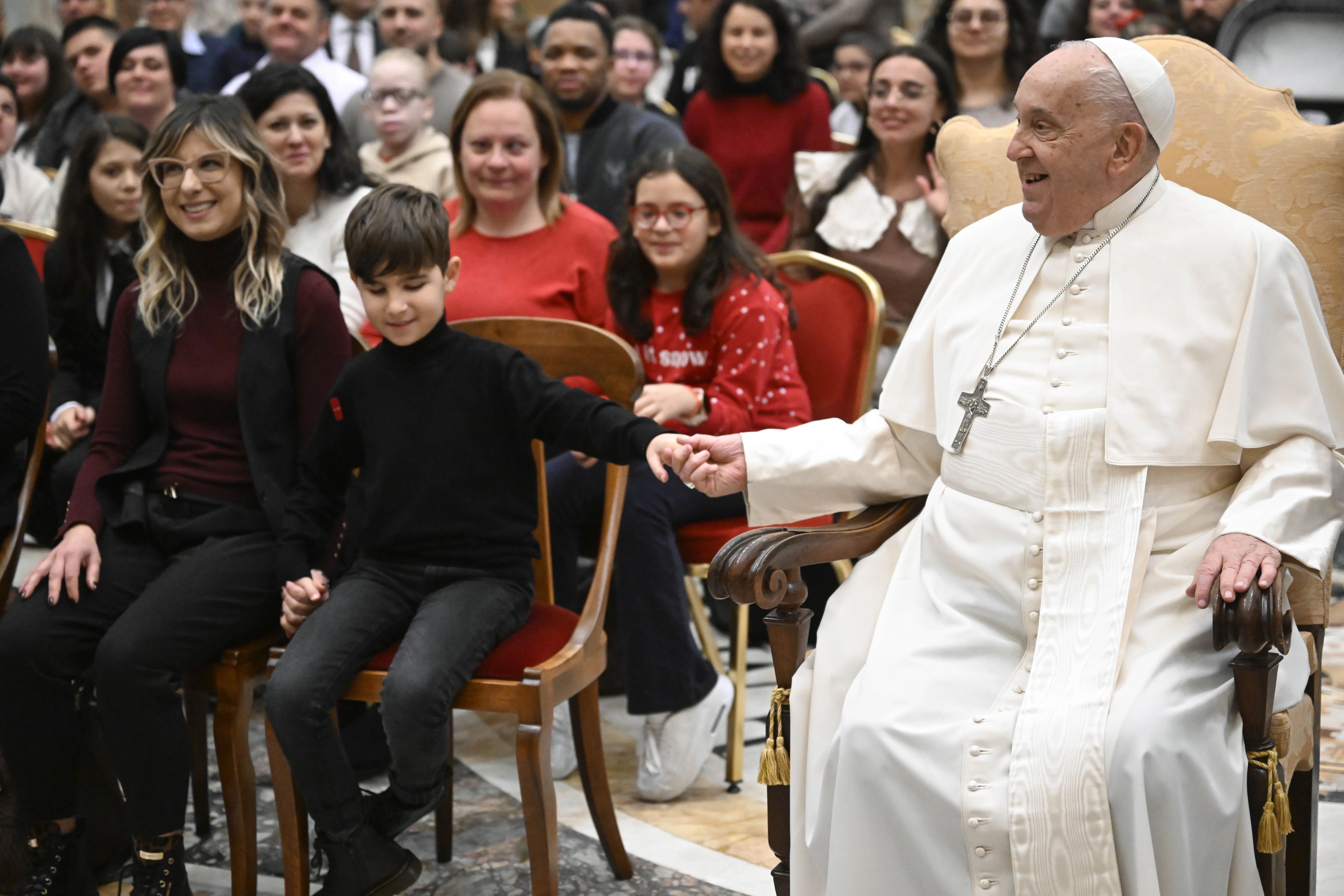 Pope Francis encourages blind young people to be pilgrims of hope