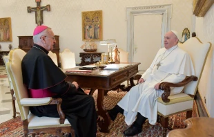 Archbishop Stanisław Gądecki meets with Pope Francis at the Vatican, March 28, 2022. Episkopat.pl.