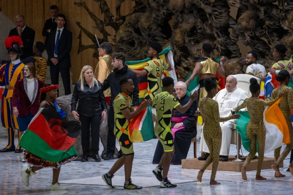 Circus performers put on a show during Pope Francis’ general audience on Jan. 8, 2025, in Paul VI Hall at the Vatican. Credit: Daniel Ibañez/CNA