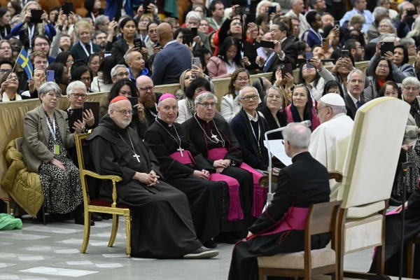 Papa Franjo obraća se hodočašću koju je sponzorirala konferencija skandinavskih biskupa 3. veljače 2025. u dvorani Publike Paul VI u Vatikanu. Kredit: vatikan mediji