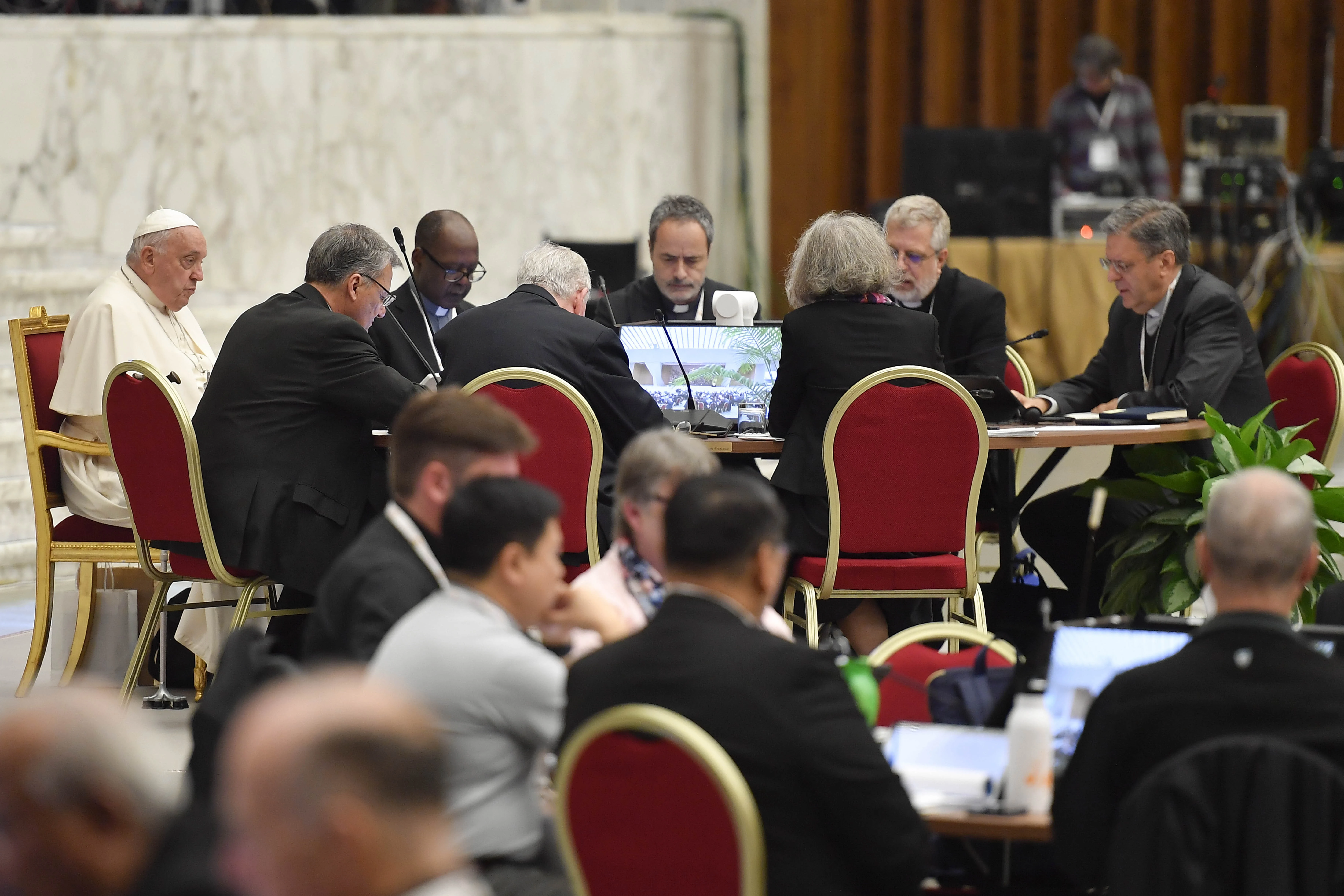 Pope Francis meets with other delegates of the Synod on Synodality at a roundtable discussion in Paul VI Hall at the Vatican on Oct. 17, 2024.?w=200&h=150