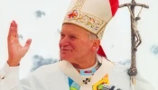 In 1984, Pope John Paul II met in Rome with 300,000 young people from all over the world in a meeting that laid the foundations for today’s World Youth Day.