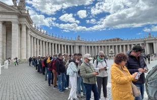 In response to the long wait times to enter St. Peter's Basilica, those who wish to enter for Mass, confession, or adoration can now do so via a special "prayer entrance" immediately to the right of the barricades to enter through the metal detectors on the right side of the piazza. Credit: Courtney Mares/CNA