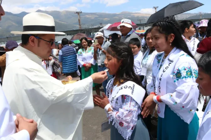 1,600 children receive first Communion at International Eucharistic Congress