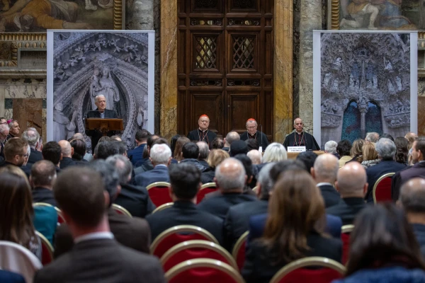 The Joseph Ratzinger-Benedict XVI Vatican Foundation awards the Ratzinger Prize to Notre Dame theologian Cyril O’Regan and Japanese sculptor Etsurō Sotoo at in a ceremony at the Vatican on Nov. 22, 204. Credit: Daniel Ibañez/CNA