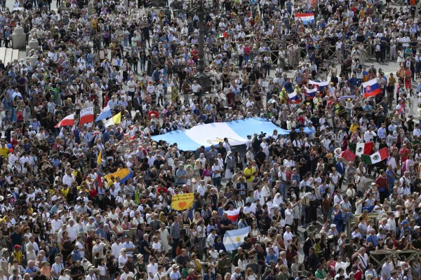 In St. Peter's Square, pilgrims waved and held flags from their countries, including a large flag from Guatemala, during Pope Francis' Sunday Angelus Sept. 22, 2024. Credit: Vatican Media