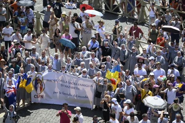 Many people wore hats or held umbrellas to shade themselves from the sun's rays during Pope Francis' Angelus address July 14, 2024. Despite the heat, the crowd still gave an enthusiastic welcome to the pope when he appeared at the window of the Apostolic Palace. Credit: Vatican Media