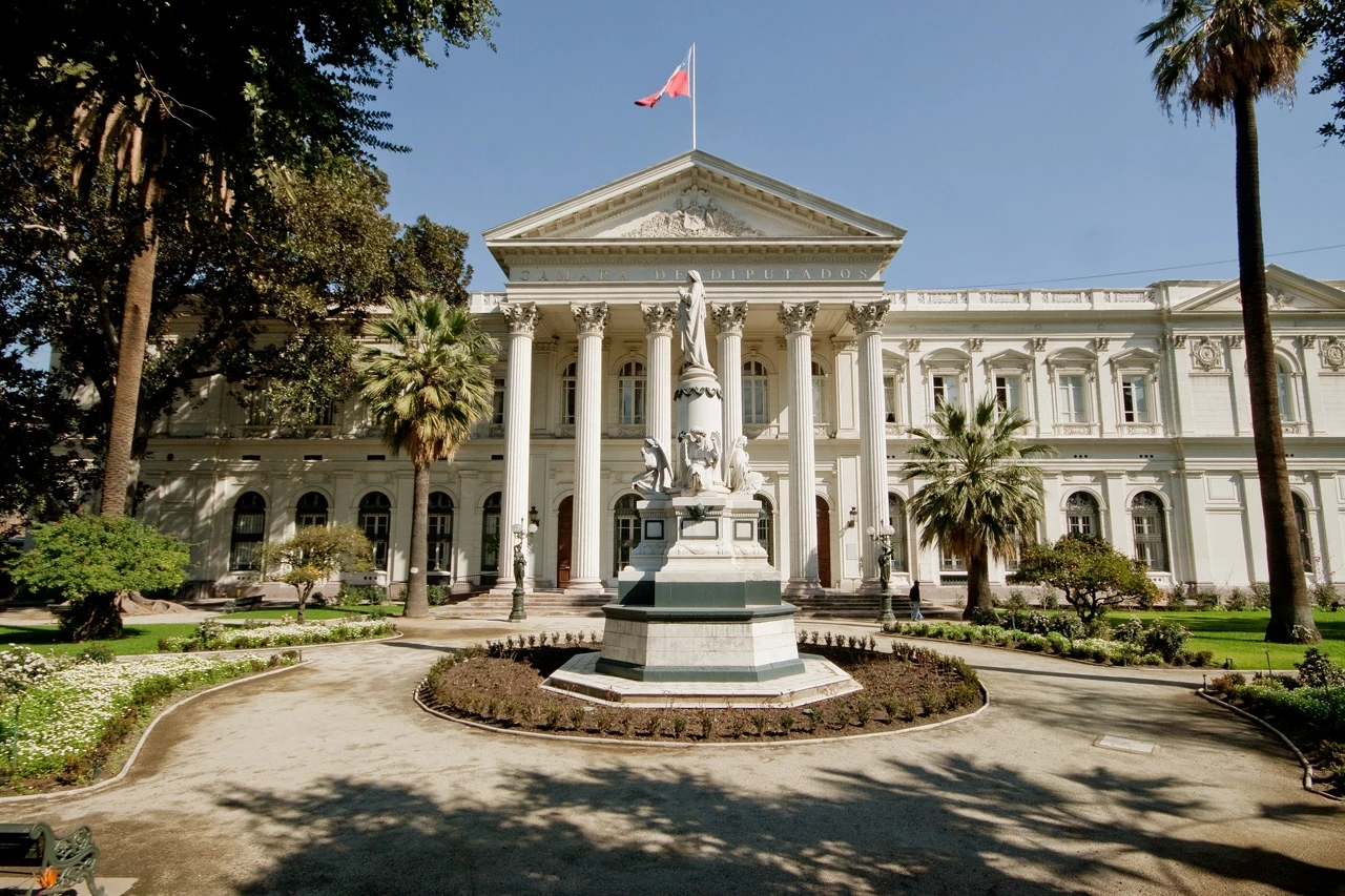 Both Chile’s Chamber of Deputies and Senate approved a rule in the national budget to prevent the financing of transgender-focused hormone and surgical treatments for minors in the public health network?w=200&h=150