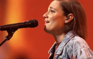 Sarah Kroger, a Catholic worship leader, takes part in leading the faithful in praise and worship at the National Eucharistic Congress in Indianapolis. Credit: EWTN Livestream