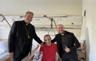 Archbishop Gintaras Grušas, accompanied by Father Andriy Zelinsky of the military chaplaincy, met wounded Ukrainian soldiers and their families. Photo courtesy of Father Andriy Zelinsky