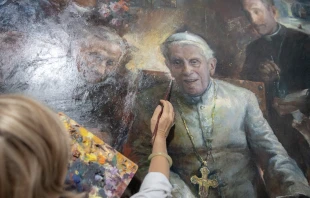 Natalia Tsarkova works on a portrait of Pope Emeritus Benedict XVI in her studio in central Rome. Daniel Ibáñez / CNA