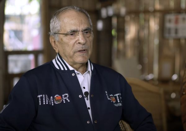 Predsjednik Istočnog Timora José Ramos-Horta, jedan od dobitnika Nobelove nagrade za mir 1996., razgovara s 