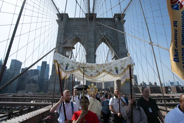 Pilgrims cross the Brooklyn Bridge during a National Eucharistic Pilgrimage procession on May 26, 2024. Credit: Jeffrey Bruno/CNA