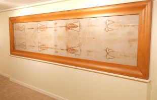 A photographic copy of the Holy Shroud as displayed at its permanent exhibition at St. Thomas the Apostle Parish in Ann Arbor, Michigan. Credit: Martin Barillas