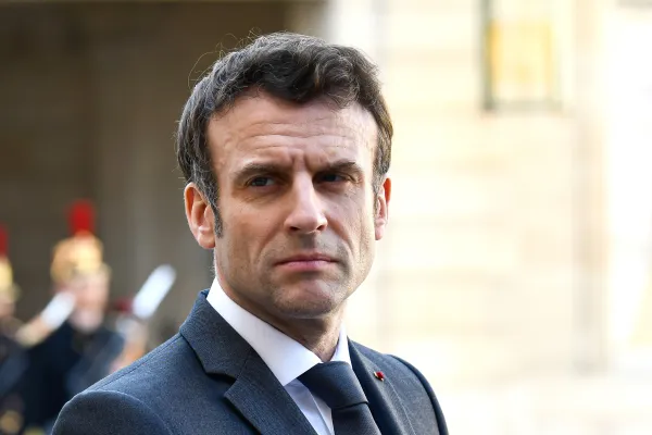 Francuski predsjednik Emmanuel Macron tijekom sastanka s guvernerom Španjolske u Elizejskoj predsjedničkoj palači u Parizu, Francuska, 21. ožujka 2022. Zasluge: Victor Velter|Shutterstock