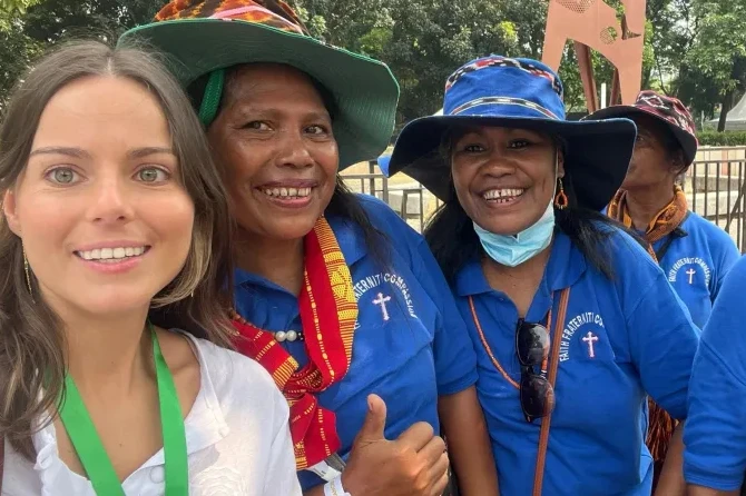 Socorro Vázquez (left) together with Indonesian friends prior to attending a papal Mass in Jakarta, Indonesia.?w=200&h=150