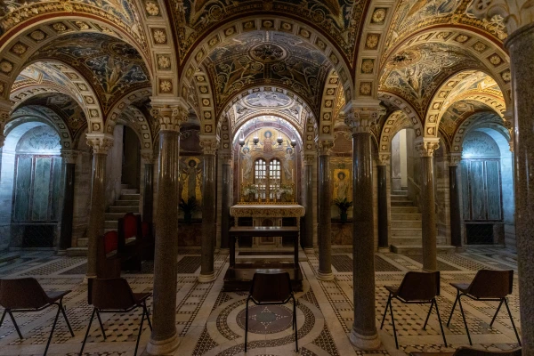 An altar at the Basilica of St. Cecilia in Rome, Italy. Credit: Daniel Ibañez/CNA