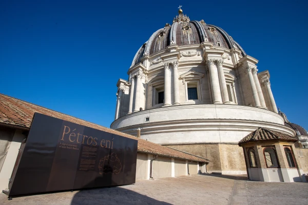 The entrance of the “Pétros ení” exhibition on the terrace of St. Peter’s Basilica. Credit: Daniel Ibañez/CNA