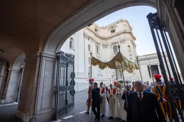The Eucharistic procession in honor of the protomartyrs of Rome goes around St. Peter’s Basilica on June 27, 2024 at the Vatican. Credit: Daniel Ibáñez/EWTN News