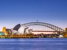 A view of the Opera House in the port zone of Sydney.