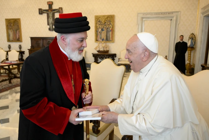 Pope Francis meets with Mar Awa III,