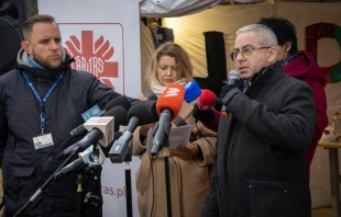 Fr. Marcin Iżycki, director of Caritas Poland, speaks during a press conference on the Belarus border crisis. Caritas Poland.